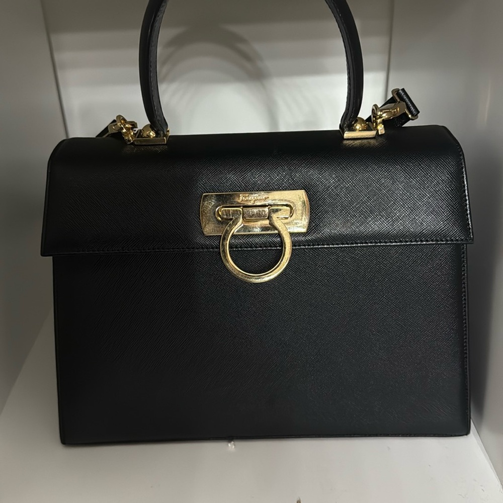 SOLD ‼️🚨Salvatore Ferragamo